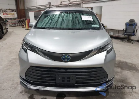 2021 Toyota Sienna Xle z USA, uszkodzony, nr VIN 5TDJRKEC1MS022455